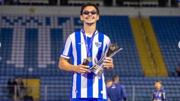 Jovem Nicolas Tedesco, de 18 anos, segue da base do Avaí para o Vasco (Foto: arquivo pessoal Tedesco, instagram)