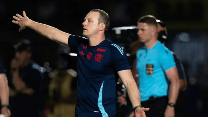 Ex-Flamengo e Athletico é anunciado como novo técnico de clube da Série B