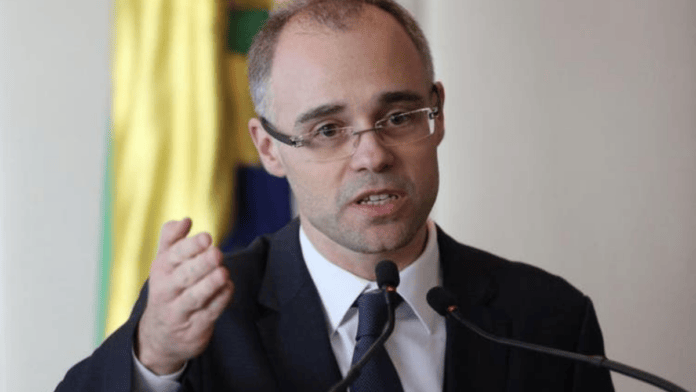 Dino pede investigação de suposto elo entre Banco Master e Mendonça em processo sobre cemitérios privados em SP
