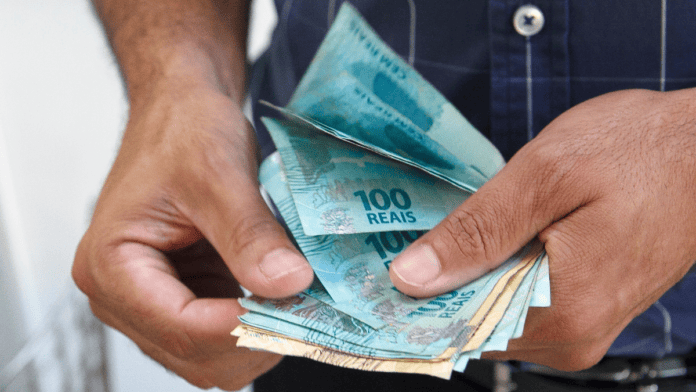 Salário mínimo ainda precisa ter reajuste aprovado (Foto: Banco de Imagens)