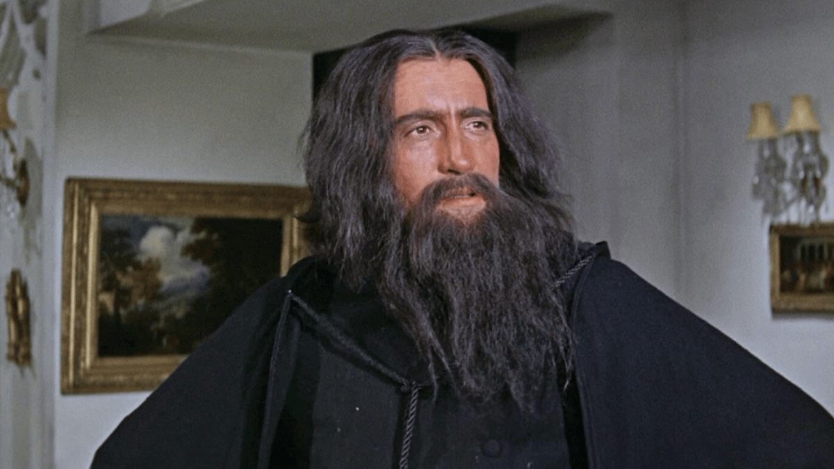 Décadas depois, interpretaria o místico russo no cinema em “Rasputin: O Monge Louco”, de 1966 (Foto: Divulgação / IMDb)
