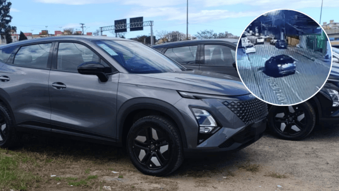 Carro furtado era um Omoda 5, automático e híbrido (Foto: PM, Divulgação)