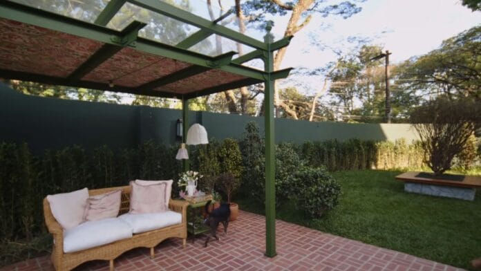ator de quem ama cuida abre casa para a revista vogue