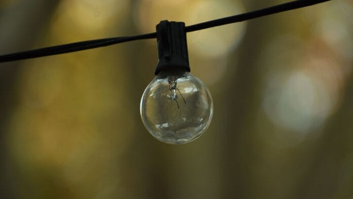 Corte de quase R$ 1 bilhão no Luz para Todos em 2027 pode atrasar rede de energia em 15 estados; veja como participar da consulta pública