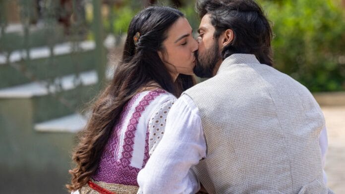 Omar (Rodrigo Simas) e Salma (Rayssa Bratillieri) em A Nobreza do Amor