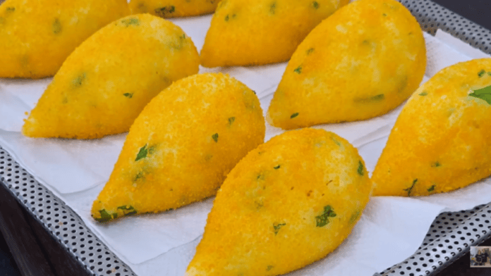 Coxinha sem trigo: receita leva mandioca na massa e rende 18 unidades