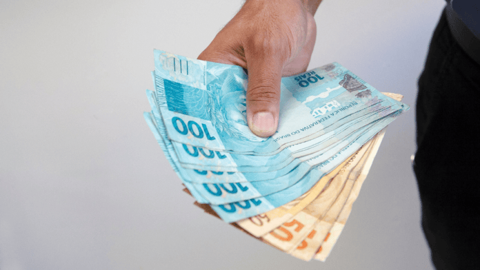 Antigo PIS/Pasep: trabalhador pode descobrir valor médio de R$ 2,8 mil na conta de dinheiro esquecido; veja como sacar