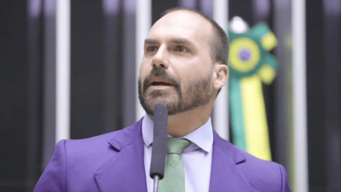 “Abandono de cargo”: Eduardo Bolsonaro é demitido da Polícia Federal após inúmeras faltas injustificadas
