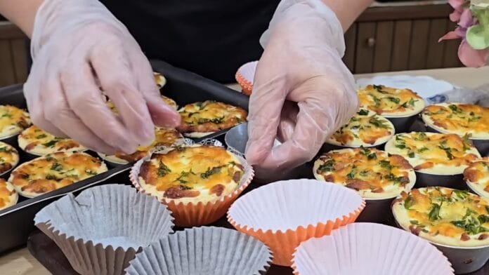 empadas finalizadas indo para forminha decorativa