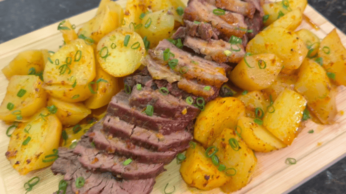 Fraldinha assada com batatas fica suculenta e macia com truque no forno