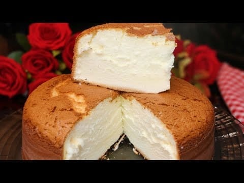 Bolo algodão leva apenas 3 ingredientes na receita e desmancha na boca de tão macio