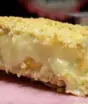 Torta de banana com recheio super cremoso: fruta, creme e farofa fazem a sobremesa que vai fazer sucesso na sua festa de família