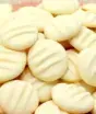 Misture leite condensado, manteiga e amido de milho e faça estes sequilhos deliciosos que derretem na boca