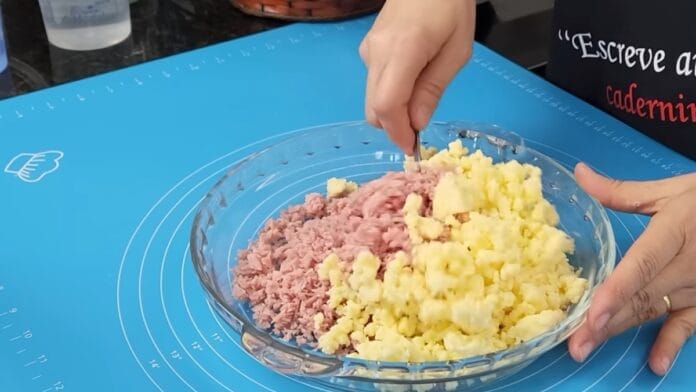 misturando o recheio