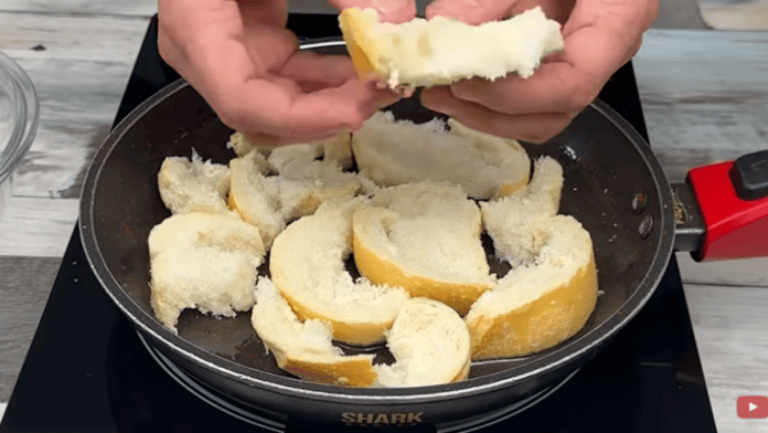 Pão com ovos ganha atum, tomate e dois queijos em receita de frigideira que parece café de hotel