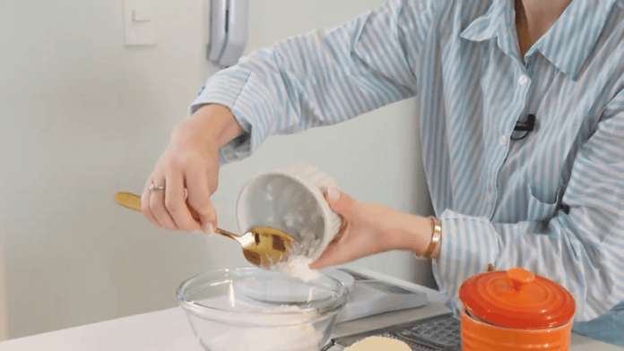 Nutricionista ensina pão de queijo fit com tapioca e cottage: fica pronto na air fryer e leva poucos ingredientes