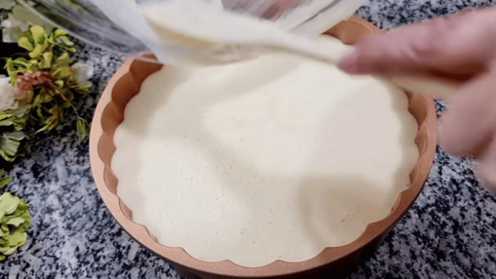 Bolo de fubá com goiabada sem glúten