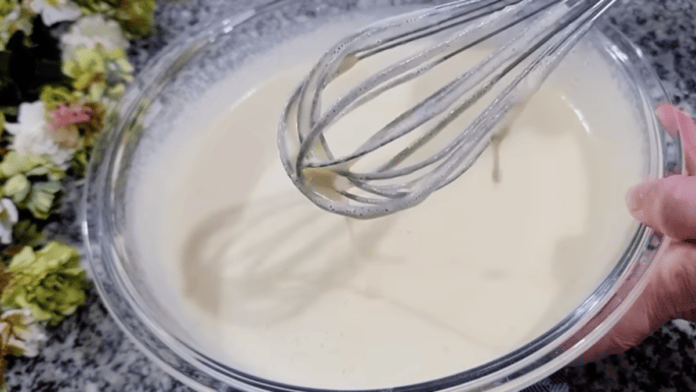 Bolo de fubá com goiabada sem glúten