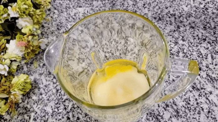 Bolo de fubá com goiabada sem glúten