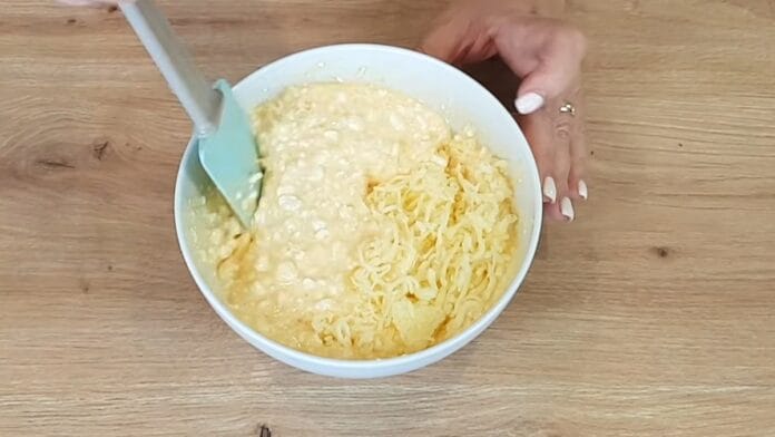 adicionando o queijo a massa