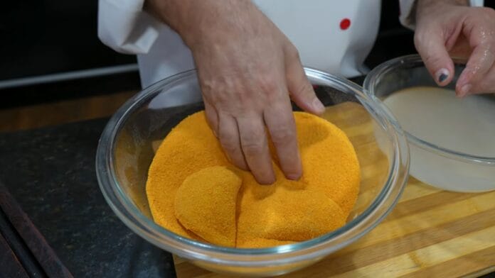 empanando os pastéis