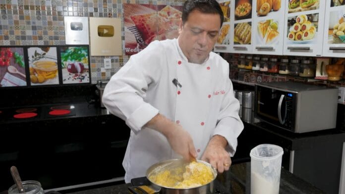 chef misturando a massa