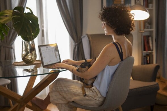 Home office: como criar um espaço bonito, confortável e funcional