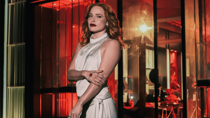 Adriana (Letícia Colin) como sócia da A Brandão joias