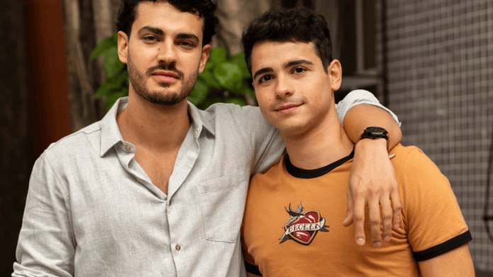Fernando (Pedro Alves) e Mau Mau (João Victor Gonçalves).