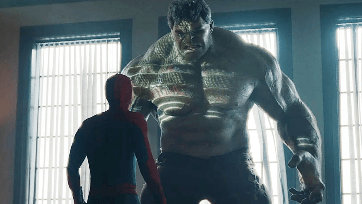 No filme ‘Homem-Aranha: Um Novo Dia’, o Hulk sai novamente de controle após ser mentalmente dominado por Jean Grey, atacando o Homem-Aranha e o Justiceiro (Foto: Divulgação / IMDb)