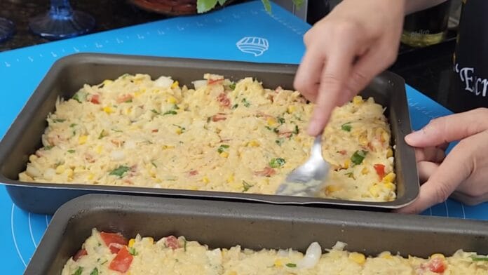 espalhando a massa na forma