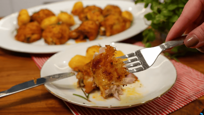Sobrecoxa com batatas no forno