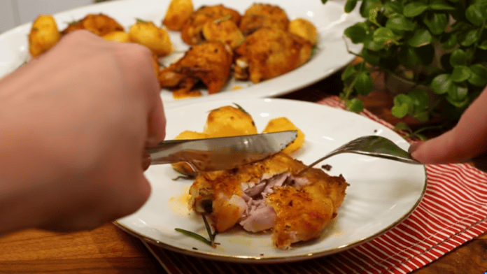 Sobrecoxa com batatas no forno