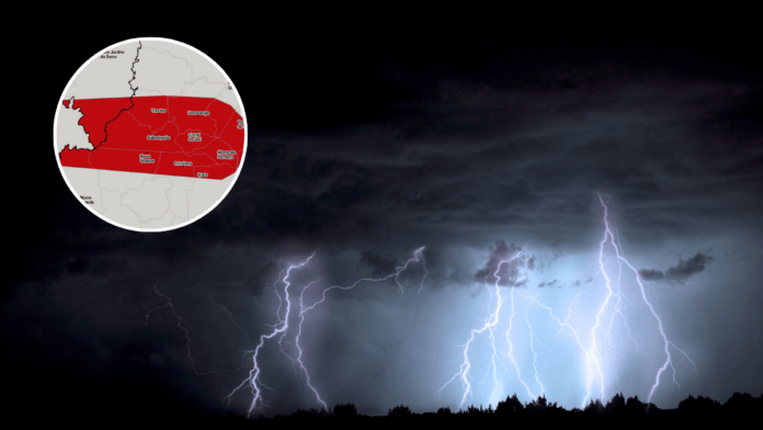 Alerta vermelho é válido para cidades do Sul catarinense (Foto: Banco de Imagens; Defesa Civil, Reprodução)