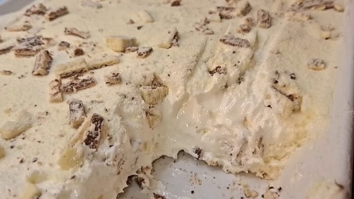torta já finalizada faltando um pedaço