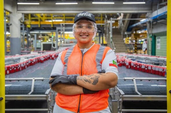 Coca-Cola aciona o “Plano Verão” e abre 300 vagas de emprego em SC para o fim do ano