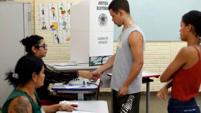 De bermuda e chinelo? Regras e roupas para votar em 2026