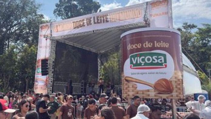 Produção de doce de leite gigante utilizou cerca de 7.500 litros de leite na Universidade Federal de Viçosa (UFV) (Reprodução: X)