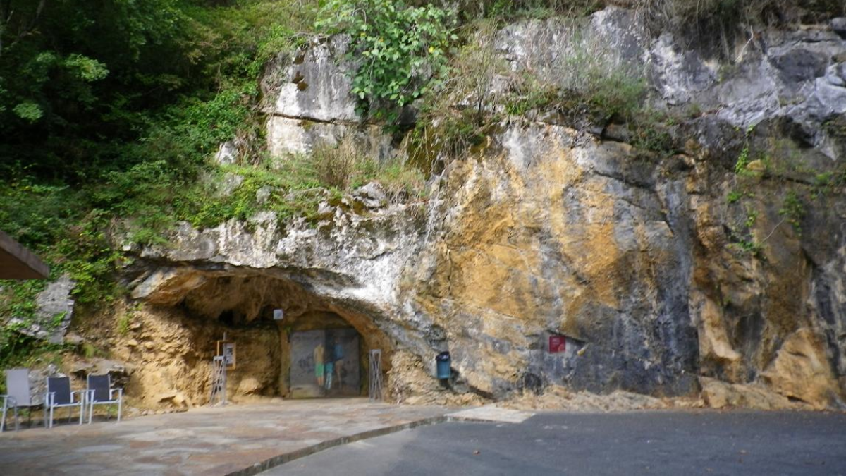 Entenda: Mulher que viveu há 30 mil anos deixou em caverna francesa uma pista que muda a compreensão sobre os contatos entre antigos habitantes da Europa