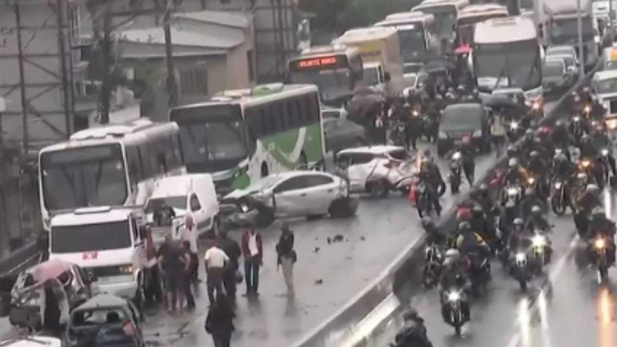Motorista perde a vida ao volante e ônibus desgovernado causa engavetamento de 22 veículos em avenida movimentada de SP