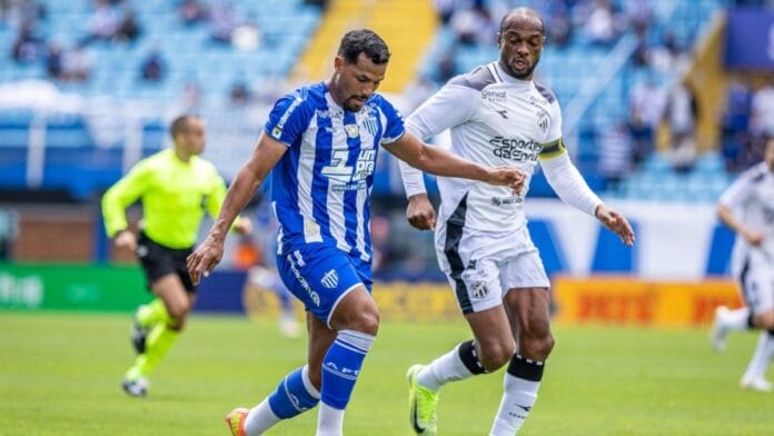 Avaí sofre gol no fim, perde para o Ceará e fica ainda mais ameaçado pelo rebaixamento na Série B