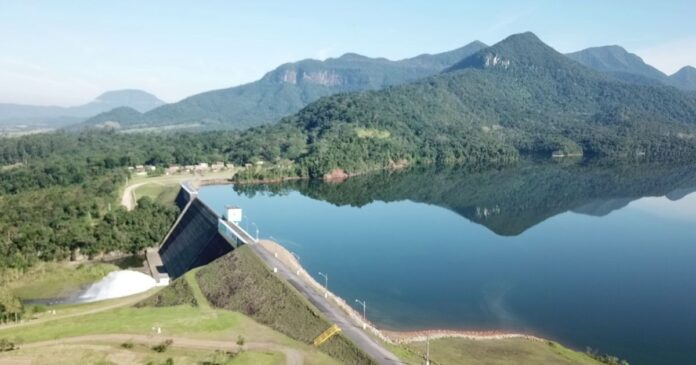 Forte volume de chuvas provocadas pelo El Niño coloca barragem no interior de SC em monitoramento