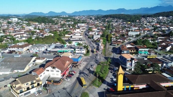Megaobra de R$ 8 milhões que envolve 20 ruas avança para importante via de Joinville