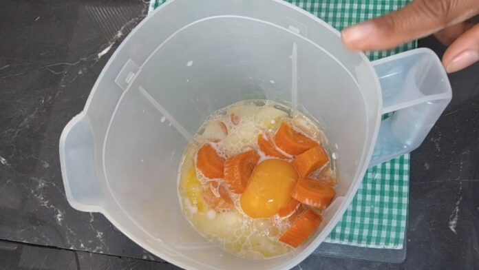 batendo as cenouras no liquidificador