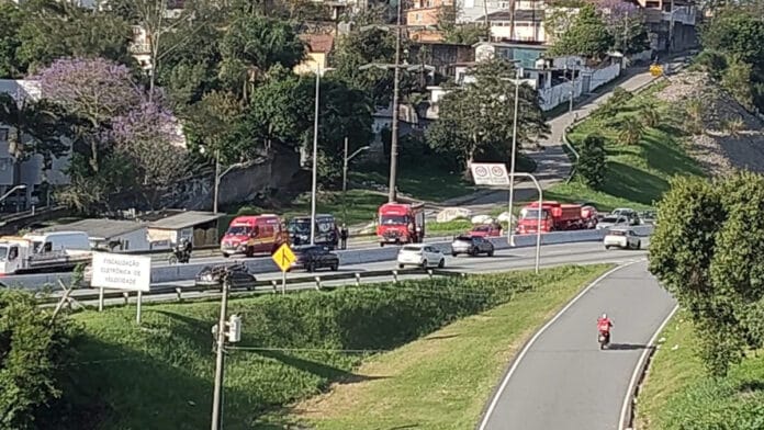 Colisão bloqueia pistas e gera filas em Florianópolis nesta terça
