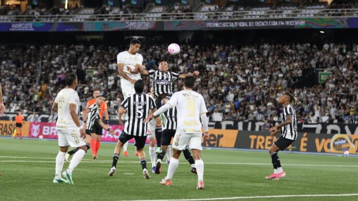 Chapecoense perde para o Botafogo e se permanece em situação delicada na Série A