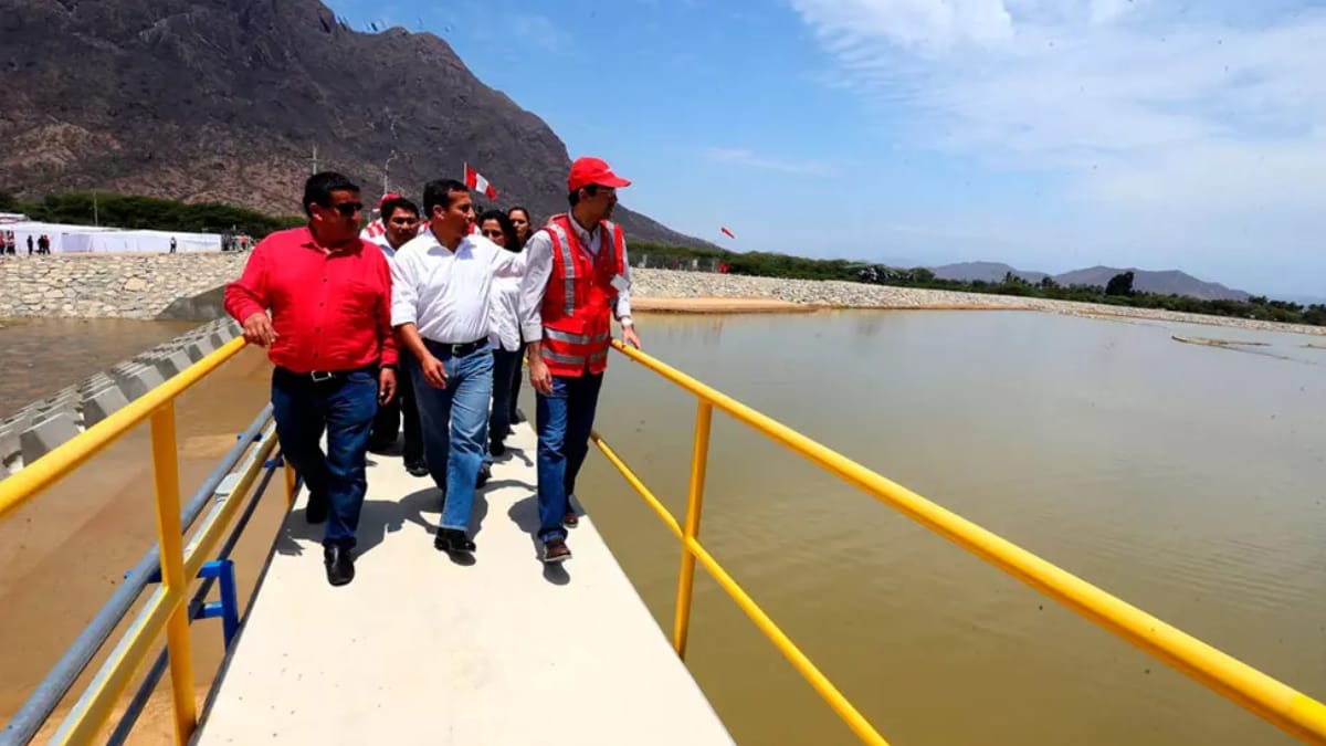 Uma obra de engenharia atravessa a cordilheira dos Andes para transportar água e transformar áreas áridas do norte do Peru em terras agrícolas (Foto: CAF)