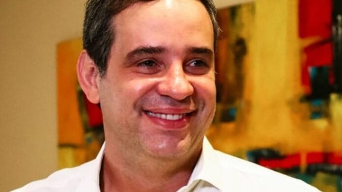 Foto de Cadu sorrindo