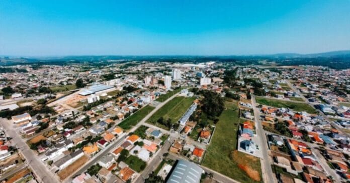 Idosa baleada pelo companheiro na própria casa sofreu parada cardiorrespiratória e foi atendida por vizinhos em SC