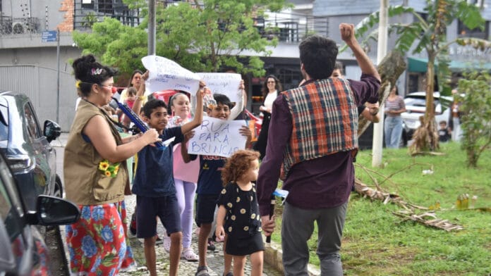 “Sindicato das Crianças” vai às ruas para protestar em Florianópolis: “Queremos mais parquinhos”